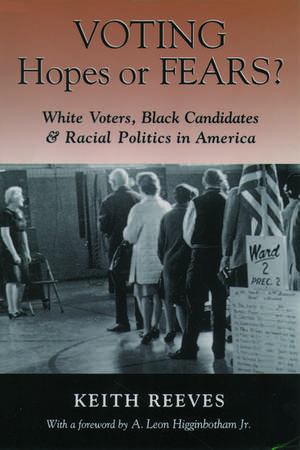 Voting Hopes or Fears?: White Voters, Black Candidates, and Racial Politics in America de Keith Reeves