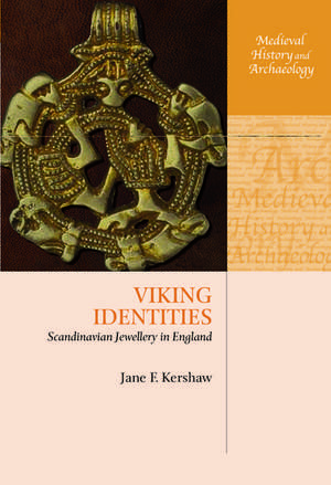 Viking Identities: Scandinavian Jewellery in England de Jane F. Kershaw