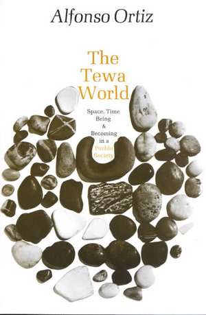 The Tewa World: Space, Time, Being and Becoming in a Pueblo Society de Alfonso Ortiz