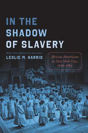 In the Shadow of Slavery: African Americans in New York City, 1626-1863 de Leslie M. Harris