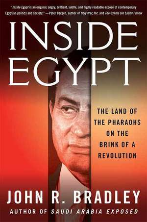 Inside Egypt: The Land of the Pharaohs on the Brink of a Revolution de John R. Bradley