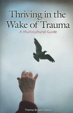 Thriving in the Wake of Trauma: A Multicultural Guide de Thema Bryant-Davis