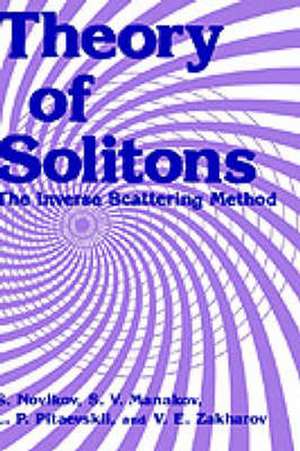 Theory of Solitons: The Inverse Scattering Method de S. Novikov