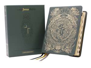 The Jesus Bible Artist Edition, ESV, (With Thumb Tabs to Help Locate the Books of the Bible), Genuine Leather, Calfskin, Green, Limited Edition, Thumb Indexed de Passion Publishing