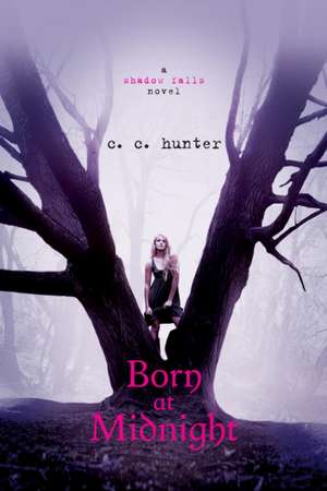 Born at Midnight: A Visual History from Regency & Romance to Retro & Revolution de C. C. Hunter