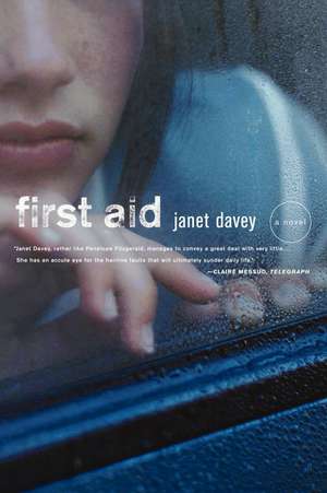 First Aid: A Novel de Janet Davey