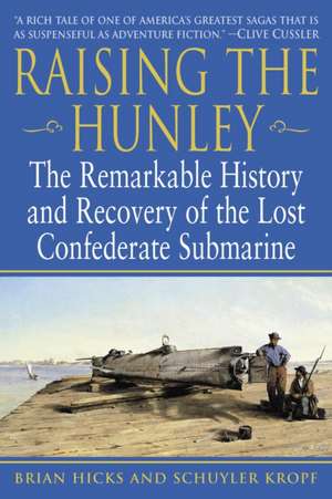 Raising the Hunley: The Remarkable History and Recovery of the Lost Confederate Submarine de Brian Hicks