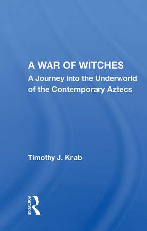 A War Of Witches: A Journey Into The Underworld Of The Contemporary Aztecs de Timothy J. Knab