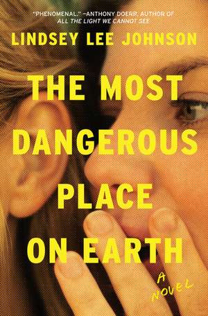 The Most Dangerous Place on Earth de Lindsey Lee Johnson