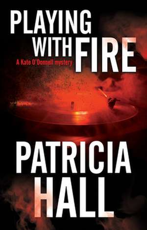 Playing with Fire de Patricia Hall