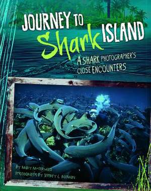 Journey to Shark Island: A Shark Photographer's Close Encounters de Mary M. Cerullo