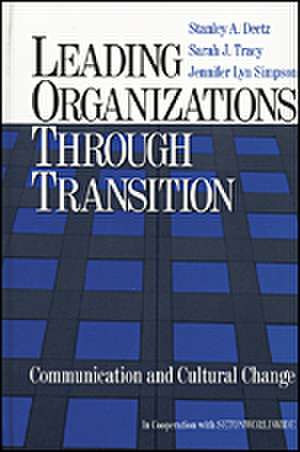 Leading Organizations through Transition: Communication and Cultural Change de Stanley Deetz