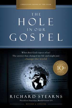 The Hole in Our Gospel 10th Anniversary Edition: What Does God Expect of Us? The Answer That Changed My Life and Might Just Change the World de Richard Stearns