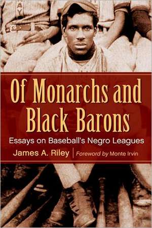 Of Monarchs and Black Barons: Essays on Baseball's Negro Leagues de James A. Riley