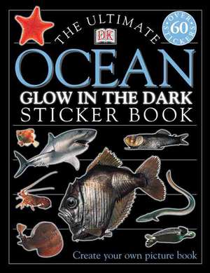 The Ultimate Ocean Glow in the Dark Sticker Book [With Stickers] de Claire Ellerton