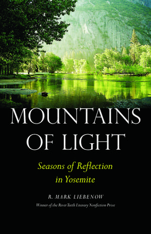 Mountains of Light: Seasons of Reflection in Yosemite de R. Mark Liebenow