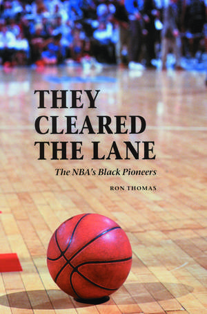 They Cleared the Lane: The NBA's Black Pioneers de Ron Thomas