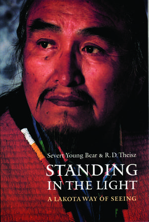 Standing in the Light: A Lakota Way of Seeing de R. D. Theisz