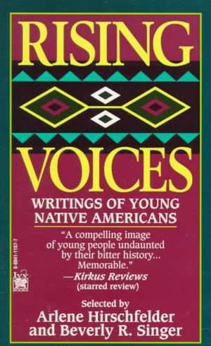 Rising Voices: Writings of Young Native Americans de Arlene B. Hirschfelder