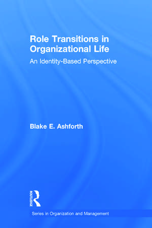 Role Transitions in Organizational Life: An Identity-based Perspective de Blake Ashforth