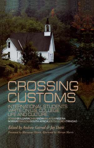 Crossing Customs: International Students Write on U.S. College Life and Culture de Jay Davis