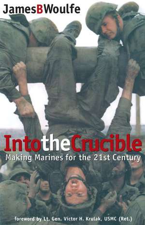 Into the Crucible: Making Marines for the 21st Century de James B. Woulfe