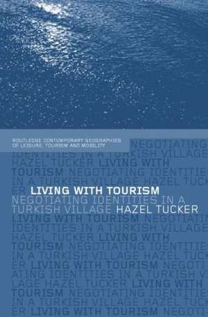 Living with Tourism: Negotiating Identities in a Turkish Village de Hazel Tucker