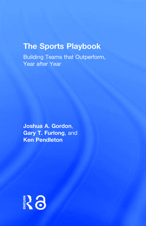 The Sports Playbook: Building Teams that Outperform, Year after Year de Joshua A. Gordon