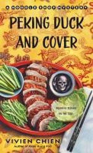 Peking Duck and Cover: A Noodle Shop Mystery de Vivien Chien