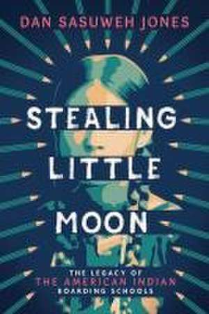 Stealing Little Moon: The Legacy of the American Indian Boarding Schools (Scholastic Focus) de Dan Sasuweh Jones