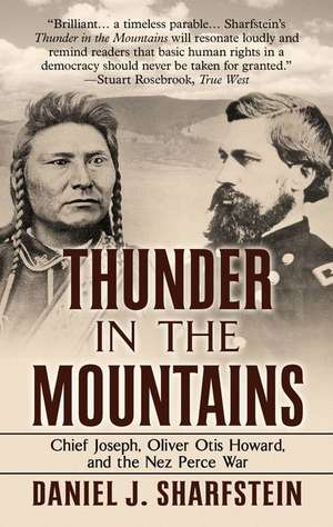 Thunder in the Mountains: Chief Joseph, Oliver Otis Howard, and the Nez Perce War de Daniel Sharfstein