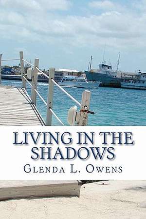 Living in the Shadows: Easy to Read Patterns Superimposed Over the Entire Fret Board. Learn All the Diatonic Patterns to Scales, Chords de Glenda L. Owens