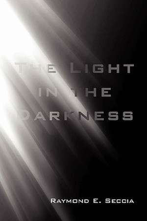 The Light in the Darkness de Raymond E. Seccia