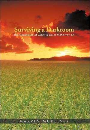 Surviving a Darkroom de Marvin McKelvey