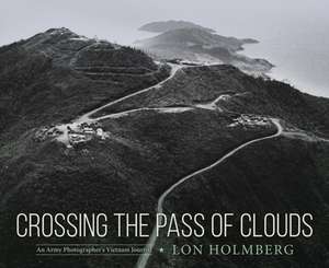 Crossing the Pass of Clouds de Lon Holmberg