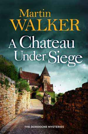 A Chateau Under Siege de Martin Walker