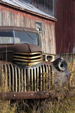 Vintage Old Truck by a Barn Journal de Cool Image