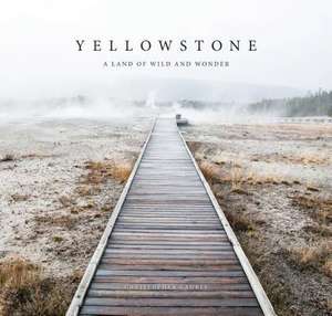 Yellowstone: A Land of Wild and Wonder de Christopher Cauble