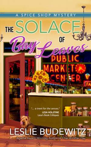 The Solace of Bay Leaves: A Spice Shop Mystery de Leslie Budewitz