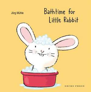 Bathtime for Little Rabbit de Jörg Mühle