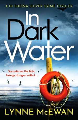 In Dark Water: A compulsive Scottish detective novel de Lynne McEwan