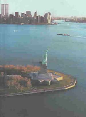 Liberty Island and Lower Manhattan de Gerald Hoberman