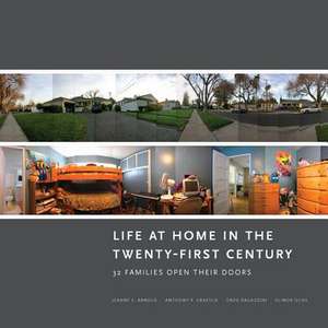 Life at Home in the Twenty-First Century: 32 Families Open Their Doors de Enzo Ragazzini