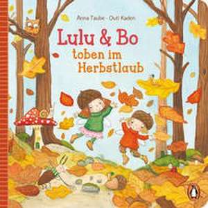 Lulu & Bo toben im Herbstlaub de Anna Taube