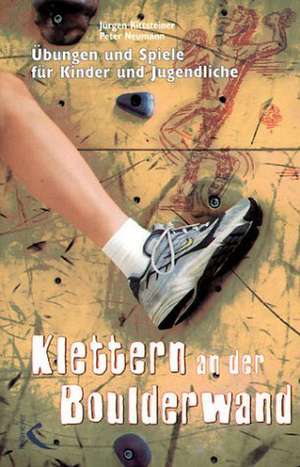 Klettern an der Boulderwand de Peter Neumann