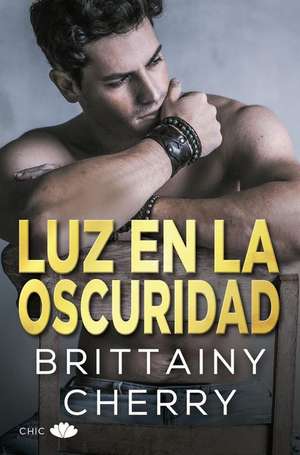 Luz En La Oscuridad de Brittainy Cherry