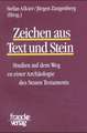 Zeichen aus Text und Stein